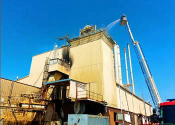 Arde un silo en una nave destinada al tratamiento de la madera en O Porriño