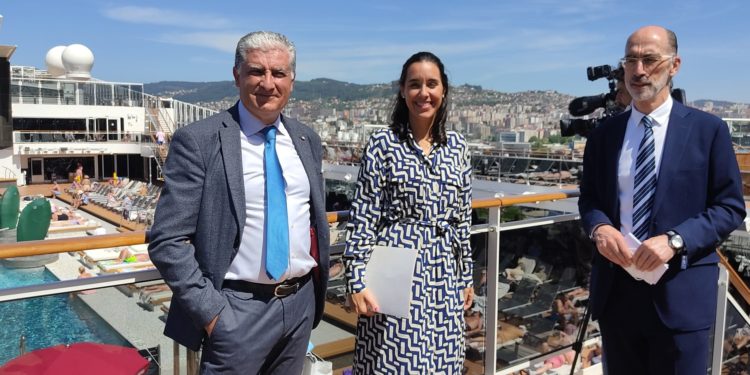 El innovador MSC Virtuosa hace escala por primera vez en el puerto de Vigo