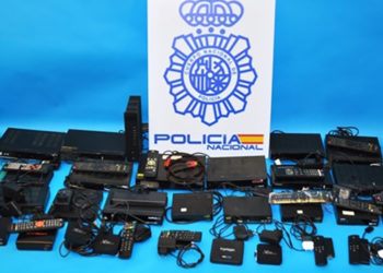 La Policía Nacional inspecciona locales de Vigo por piratear partidos de fútbol