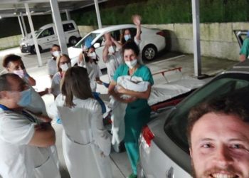 Un parto pionero y exitoso en el parking del Álvaro Cunqueiro