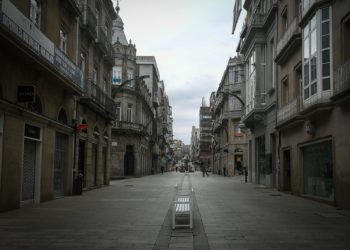 Detenido en Vigo por enfrentarse a la policía después de orinar en la calle Príncipe