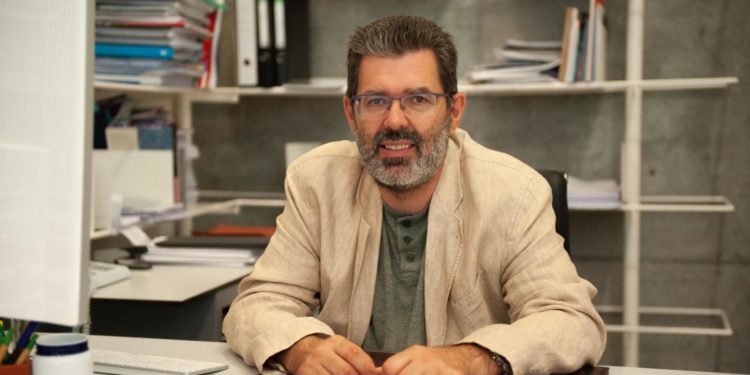 Fondo pesar na Uvigo polo falecemento do vicerreitor Manuel Ramos Cabrer