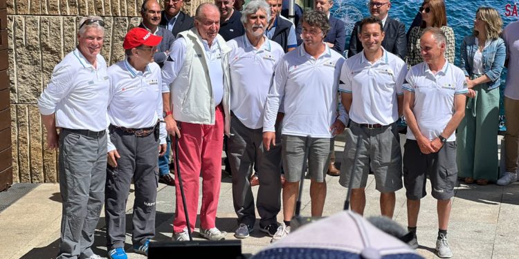 Juan Carlos I reaparece en Sanxenxo ante sus incondicionales: “Viva el rey”