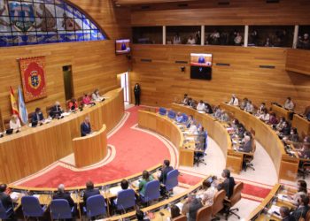 Rueda anuncia menos impuestos, más vacunas infantiles y un bono joven durante su investidura