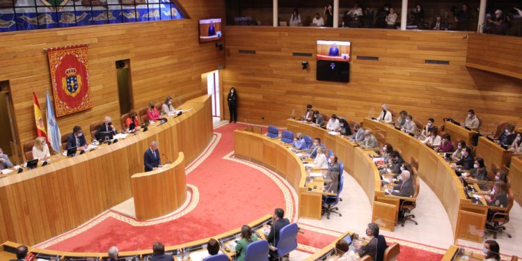 Rueda anuncia menos impuestos, más vacunas infantiles y un bono joven durante su investidura