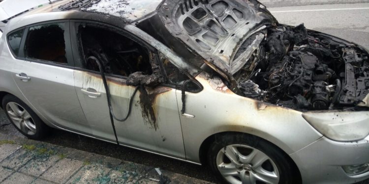 Bomberos y policía atendieron trece incendios en coches y contenedores este fin de semana