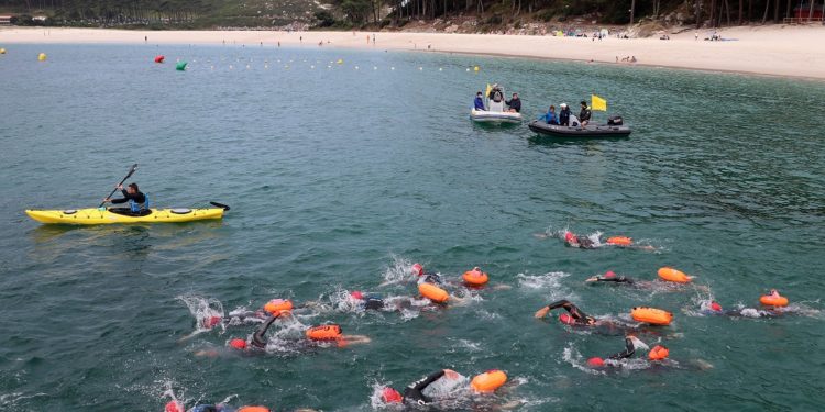 Andrea de La Hera y David Alcolado dominan la ría de Vigo