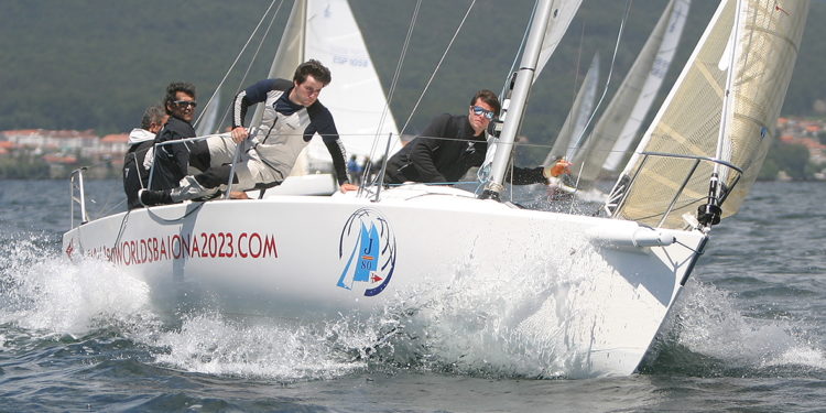 ‘Baiona 2023’ se lleva el Campeonato Gallego de J80 en Combarro