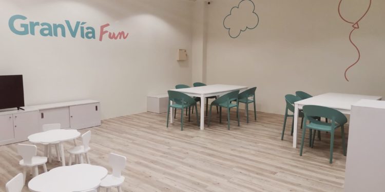 El Gran Vía de Vigo inaugura una ludoteca gratuita con talleres de robótica o impresión en 3D