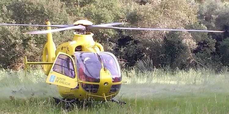 Un hombre, evacuado en helicóptero tras chocar con su tractor contra un muro