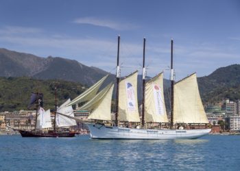 La Iacobus Maris despliega velas en Génova y pone rumbo a Vigo