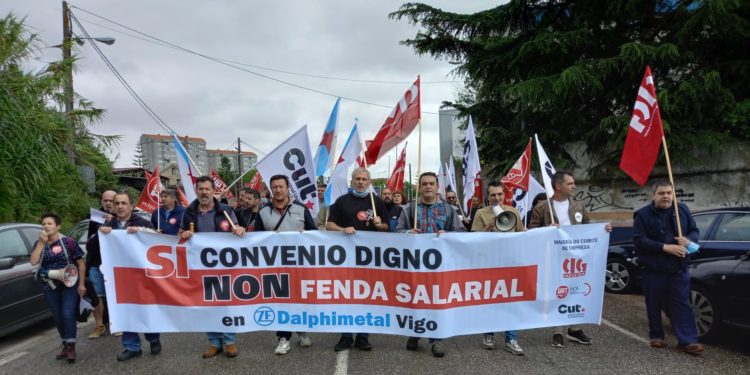 O persoal de Dalphimetal marcha por Vigo contra a “precarización” do convenio