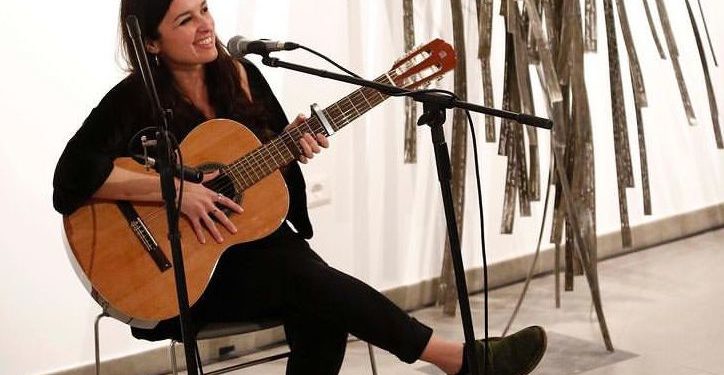 ¿Dónde está la guitarra de Sara Casas?
