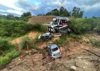 Herido el conductor de un camión portacoches en un accidente en la autovía A-52