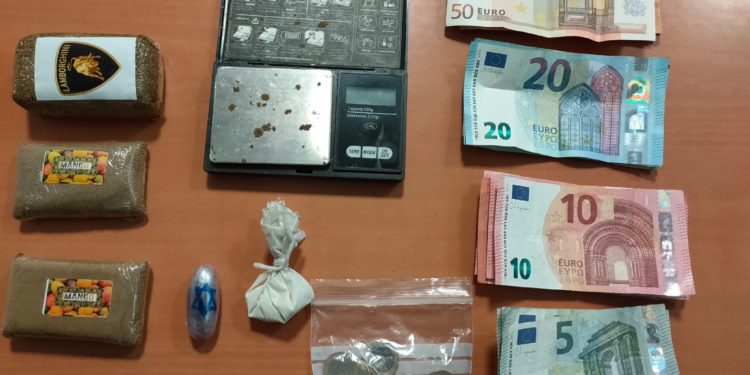 Detenido en Vigo un joven que circulaba con 210 gramos de hachís encima