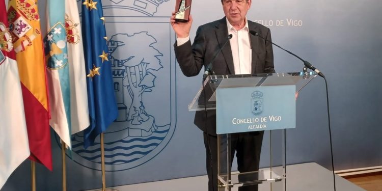 Caballero celebra otra Escoba de Platino pero avisa a los dueños de los perros: “Hay que cooperar”