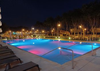 El Hotel Attica21 Vigo ya luce, literalmente, en Samil