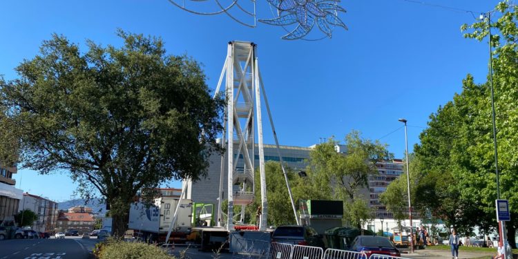 La noria ya se eleva sobre Coia a unos días del regreso de las fiestas: este es el programa completo