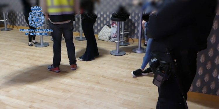 Tres mujeres liberadas y 14 detenidos en el área de Vigo por una red de explotación sexual