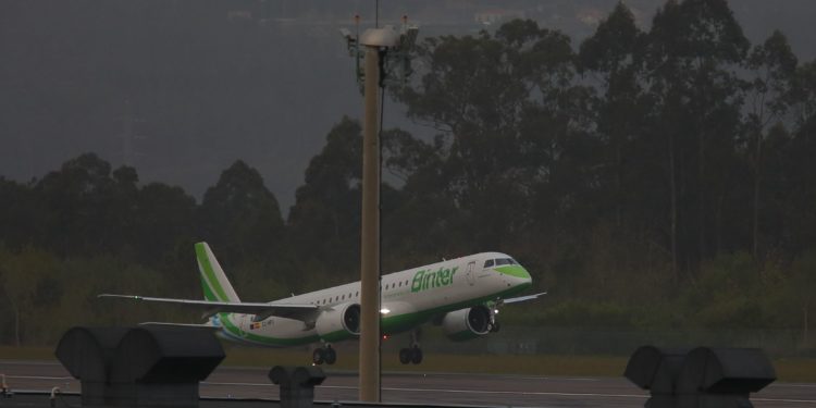 Binter activa una oferta para volar entre Vigo y Canarias por menos de 100 euros