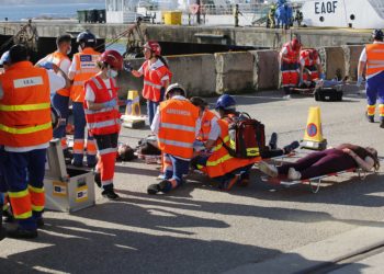Más de cien especialistas protagonizan un simulacro de accidente marítimo-terrestre en Vigo