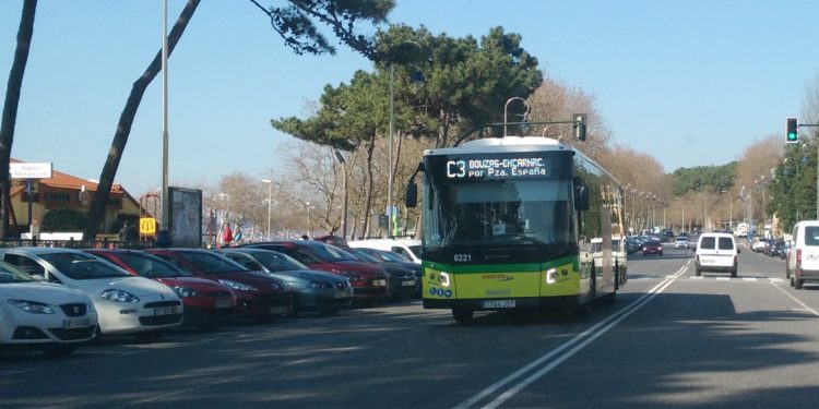 Vitrasa pone en marcha su servicio especial a las playas ampliando los recorridos de tres líneas