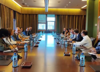 Expertos en pesca de la Comisión Europea conocen la estrategia Blue Growth del Puerto de Vigo