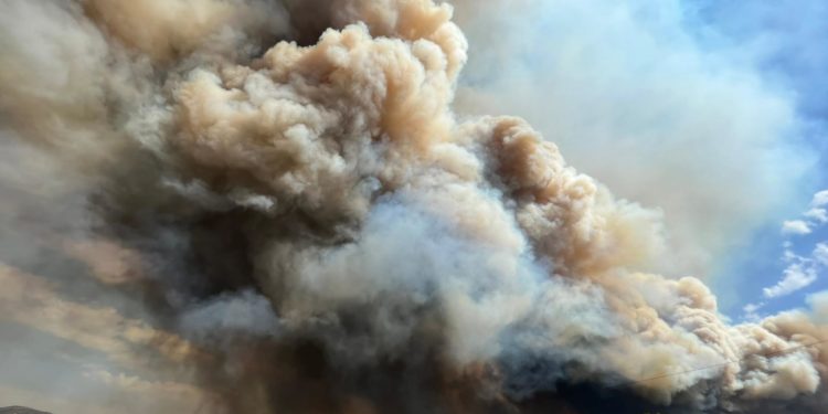 Casas quemadas, AVE suspendido y más de 13.500 hectáreas quemadas en Galicia