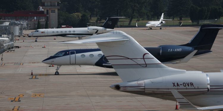 Pasarela de jets privados en el aeropuerto de Vigo