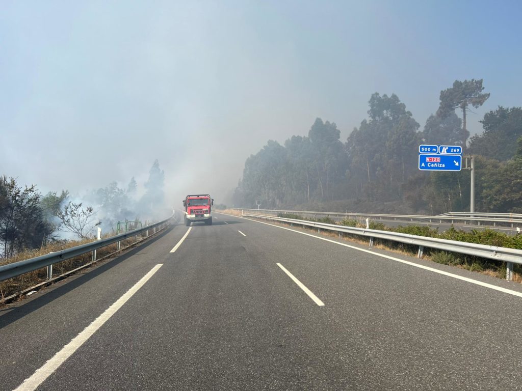 en términos de coser Influencia Corte total de la Autovía das Rías Baixas en A Cañiza por incendios  forestales - VigoÉ