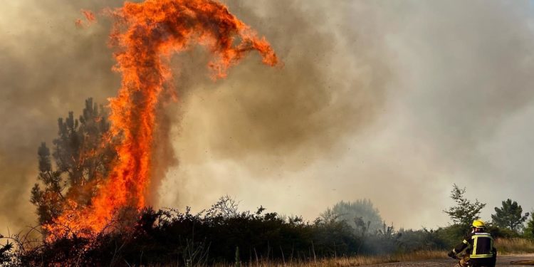 Galicia despide julio con altas temperaturas y pendiente de los incendios