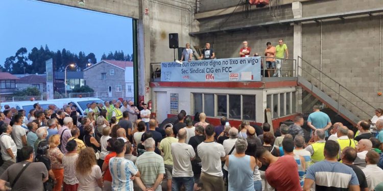 La plantilla acuerda desconvocar la huelga de la recogida de basura en Vigo