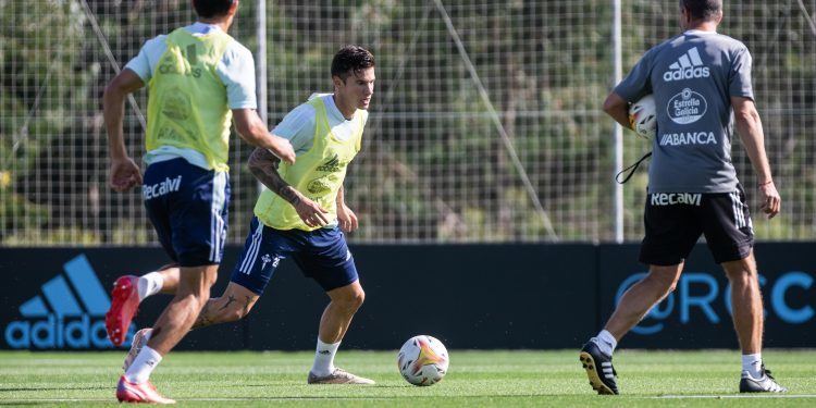 Santi Mina vuelve a entrenarse en la ciudad deportiva del Celta