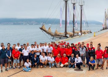 Los tripulantes de la Iacobus Maris reciben la Compostela: última jornada de puertas abiertas en Vigo