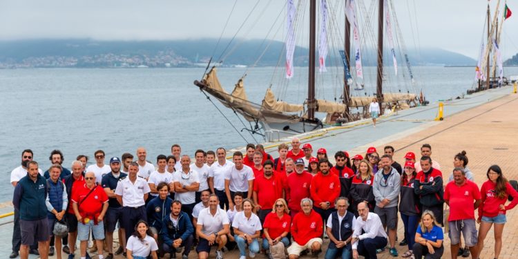 Los tripulantes de la Iacobus Maris reciben la Compostela: última jornada de puertas abiertas en Vigo