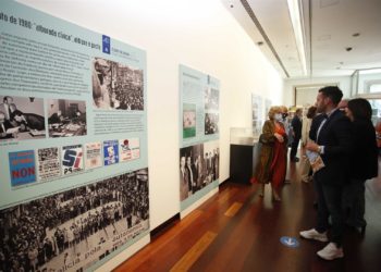 El poder de la palabra en el Parlamento de Galicia llega a Vigo en una exposición