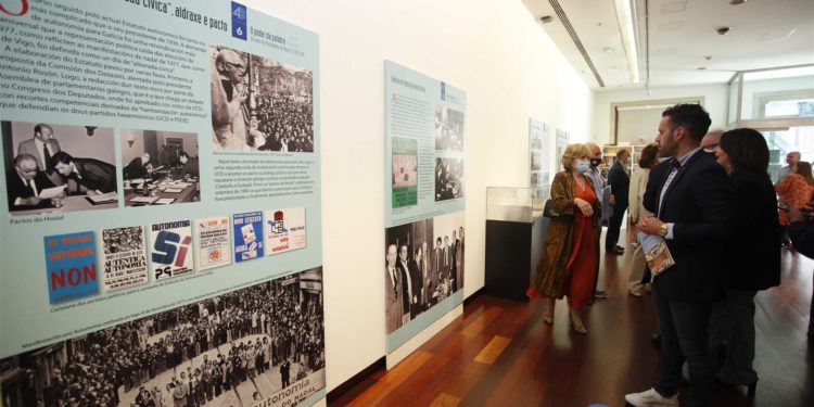 El poder de la palabra en el Parlamento de Galicia llega a Vigo en una exposición