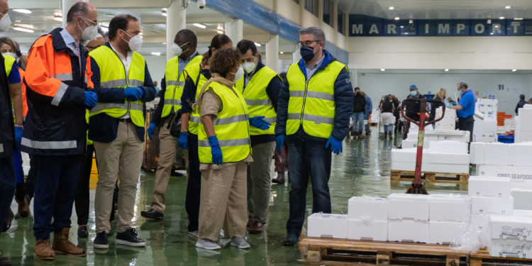 El puerto de Vigo recibe la visita de la ministra de Pesca de Mozambique