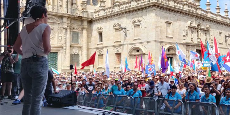 ‘Galiza non ten rei’ y ‘Non son borbóns, son bribóns’: voces contra la monarquía en la manifestación del BNG
