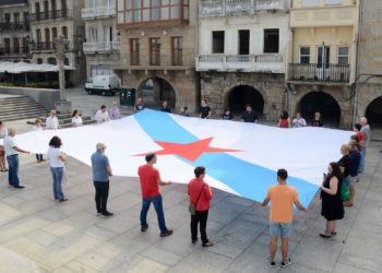 O BNG desprega no Berbés unha bandeira xigante de Galicia
