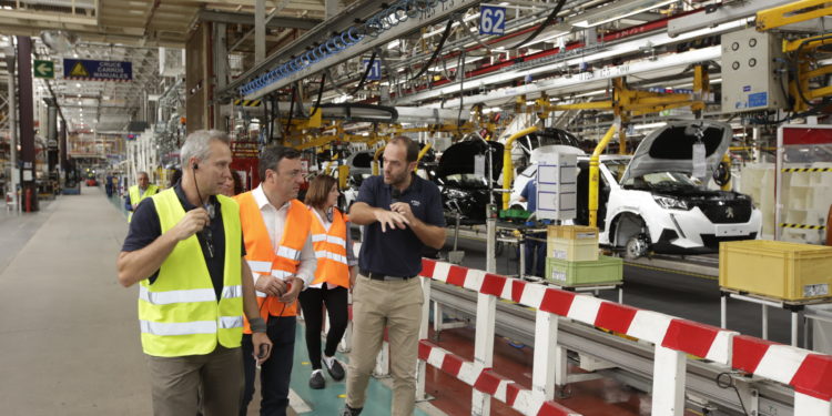 Formoso reclama a Gobierno y Xunta facilitar el trabajo de Stellantis Vigo para garantizar su futuro