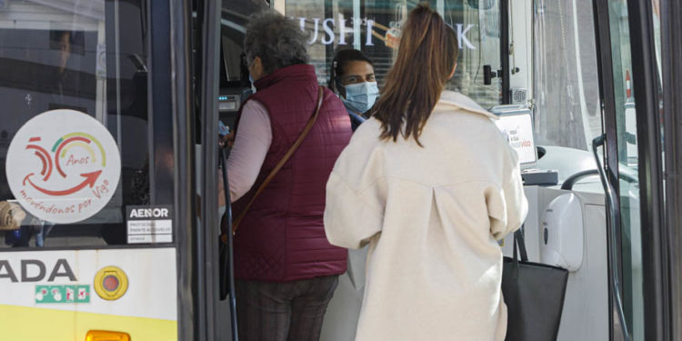 La plantilla de Vitrasa avisa de que la empresa quiere recurrir el laudo contra la bajada de sueldos