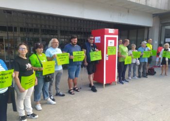 A veciñanza de Teis denuncia o abandono da ETEA e esixe uns aseos públicos