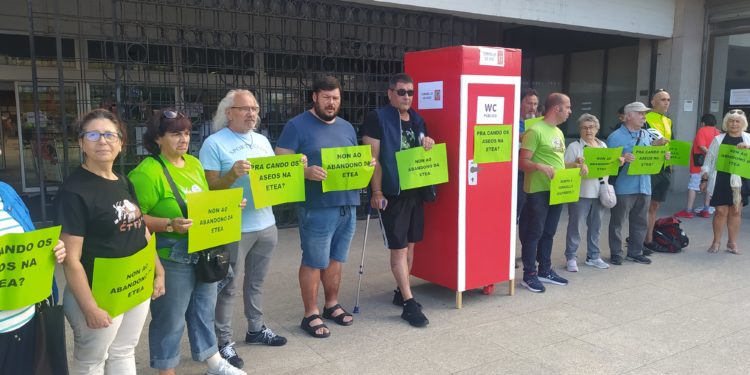 A veciñanza de Teis denuncia o abandono da ETEA e esixe uns aseos públicos