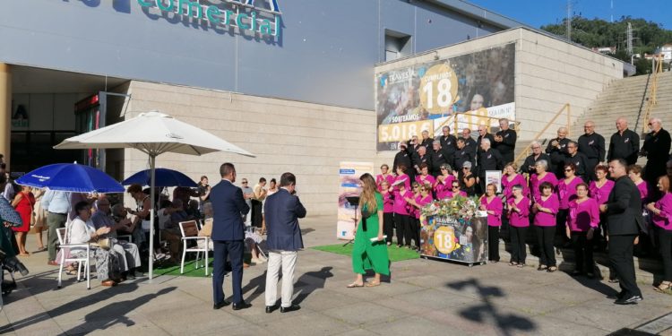 Los abuelos centenarios reciben un merecido homenaje en el Centro Comercial Travesía