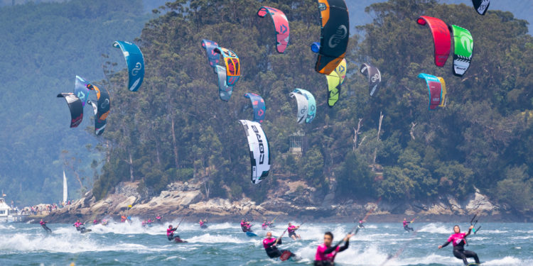San Simón premia los saltos y trucos más espectaculares del KiteFest