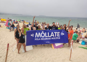 Vigo se moja por la esclerosis múltiple en la playa de Samil