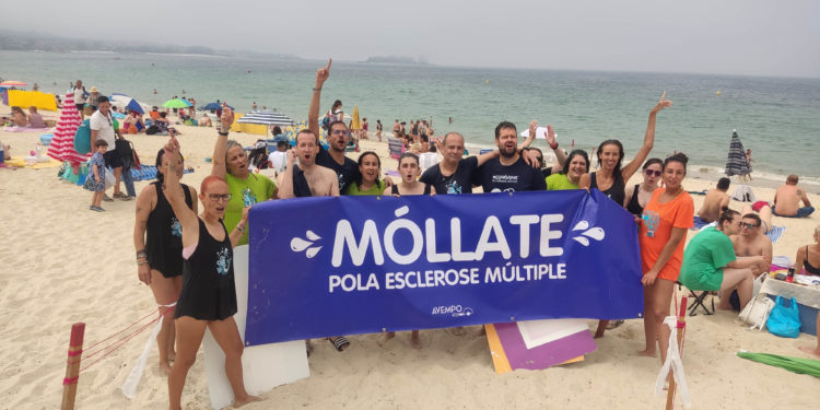 Vigo se moja por la esclerosis múltiple en la playa de Samil