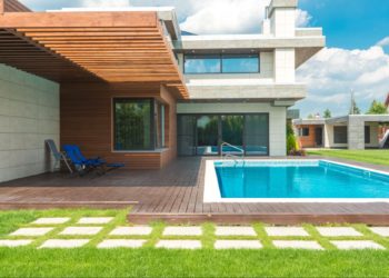 Seguridad, bellos jardines y piscinas: aspectos importantes en el hogar