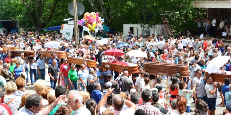 Polémica por la eliminación de la procesión de ‘cadaleitos’ en Ribarteme: “Era buena para todos”